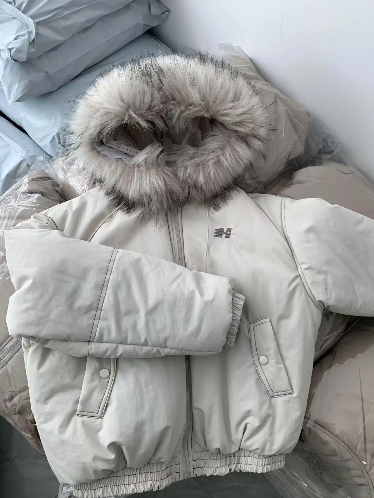 

Ретро-куртка в американском стиле с капюшоном и меховым воротником, унисекс, студенческий дизайн, теплая, с длинными рукавами, на молнии