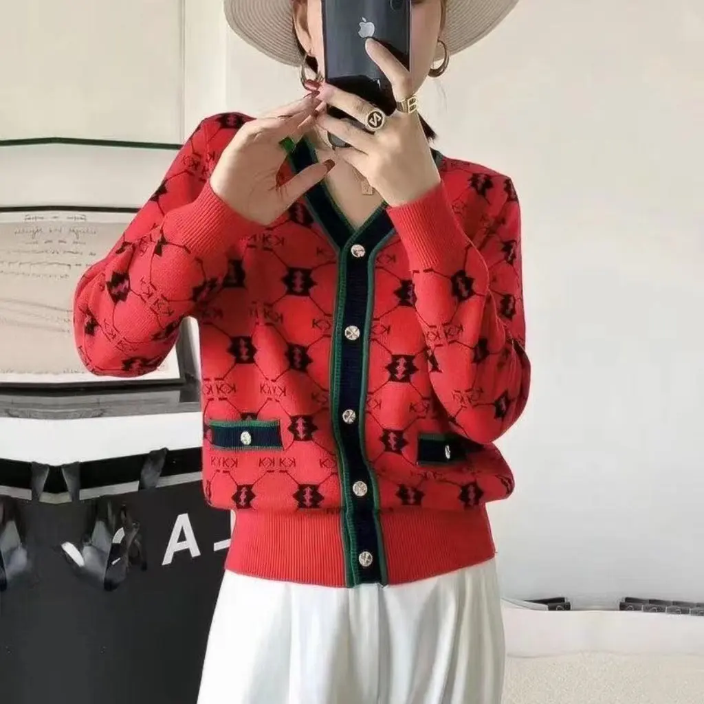 

Women's V-neck Knitted Cardigan Jacquard Contrast Color Casual Fashion Top Stylish Age-reducing Spring Autumn