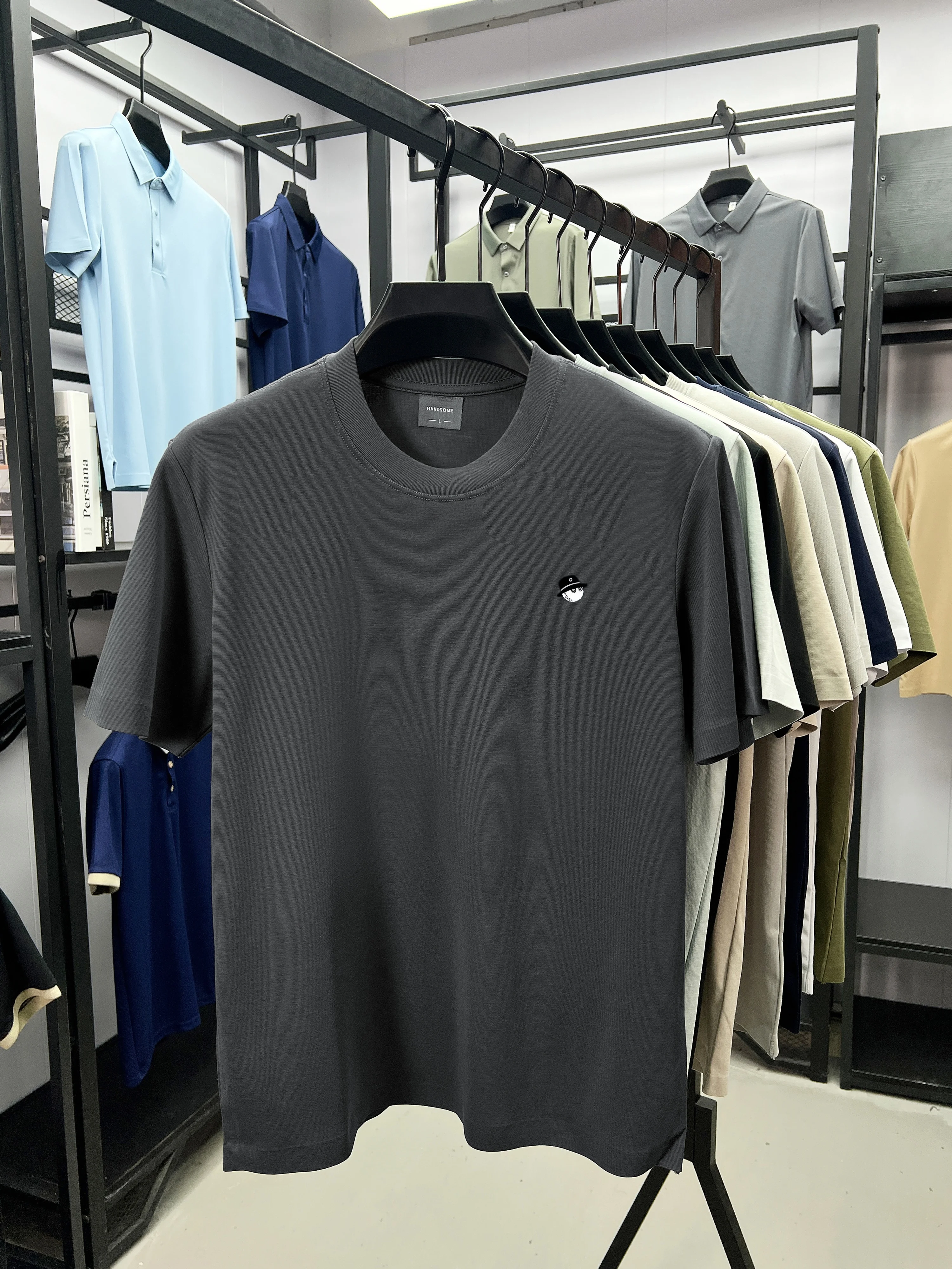 Sommerliches, modisches, besticktes Oberteil für Herren, Rundhalsausschnitt, Kurzarm-T-Shirt, weich, bequem, alltagstauglich, sportlich, vielseitig. – Detail 8