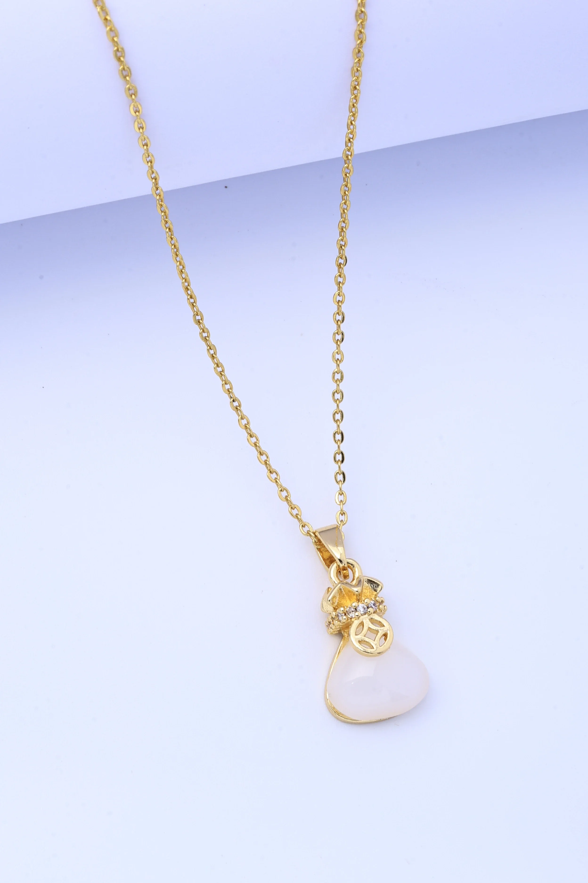 قلادة جميلة من الفولاذ التيتانيوم، قلادة سلسلة الترقوة الزركون ذات التصميم الراقي، أوروبية وأمريكية متعددة الاستخدامات عبر الحدود G