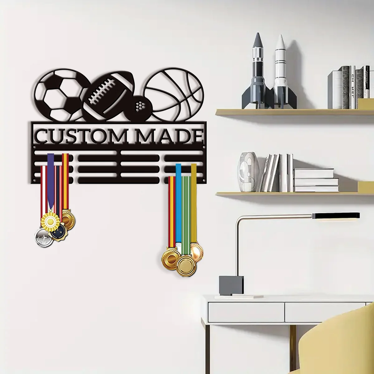 Support mural personnalisé pour trophées avec télécommande, crochet réglable en métal de qualité supérieure, pour le sport et les événements.