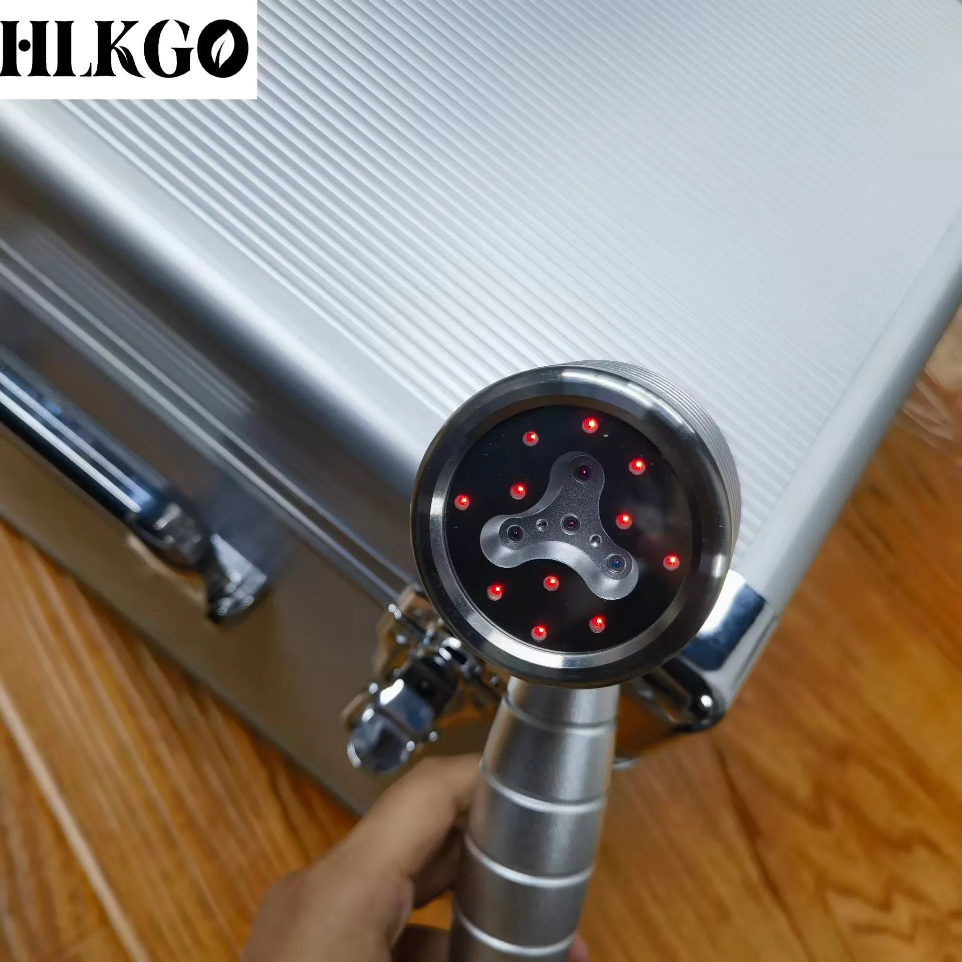 

Аппарат лазерной терапии с двойной длиной волны 650 нм x 11 + 808 нм x 5 диодов MLS M6 для лечения остеоартроза коленного сустава, фибромиалгии, бурсита и боли