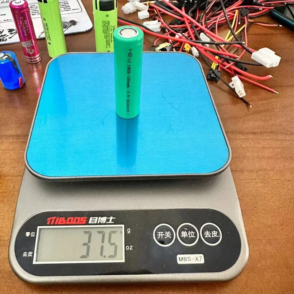 18650 3.7V 1500mAh Rechargeable Battery + Charger