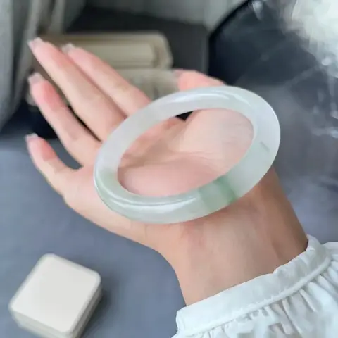 천연 A 등급 옥 팔찌 여성 클래식 민족 보석 부동 꽃 라운드 바는 선물과 짝을 이루는 에너지 행운의 Qipao를 가져옵니다