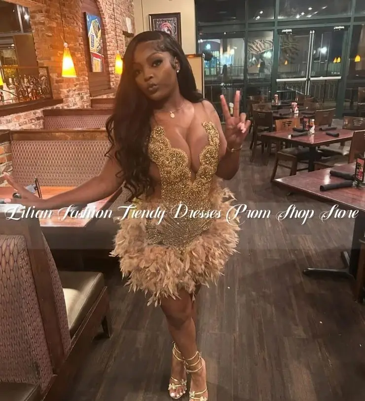 Gold Luxury Feather Short Cocktail Dresses Sexy Diamante Appliques Women's Party Queen Celebrity Gowns Customized robe de soirée