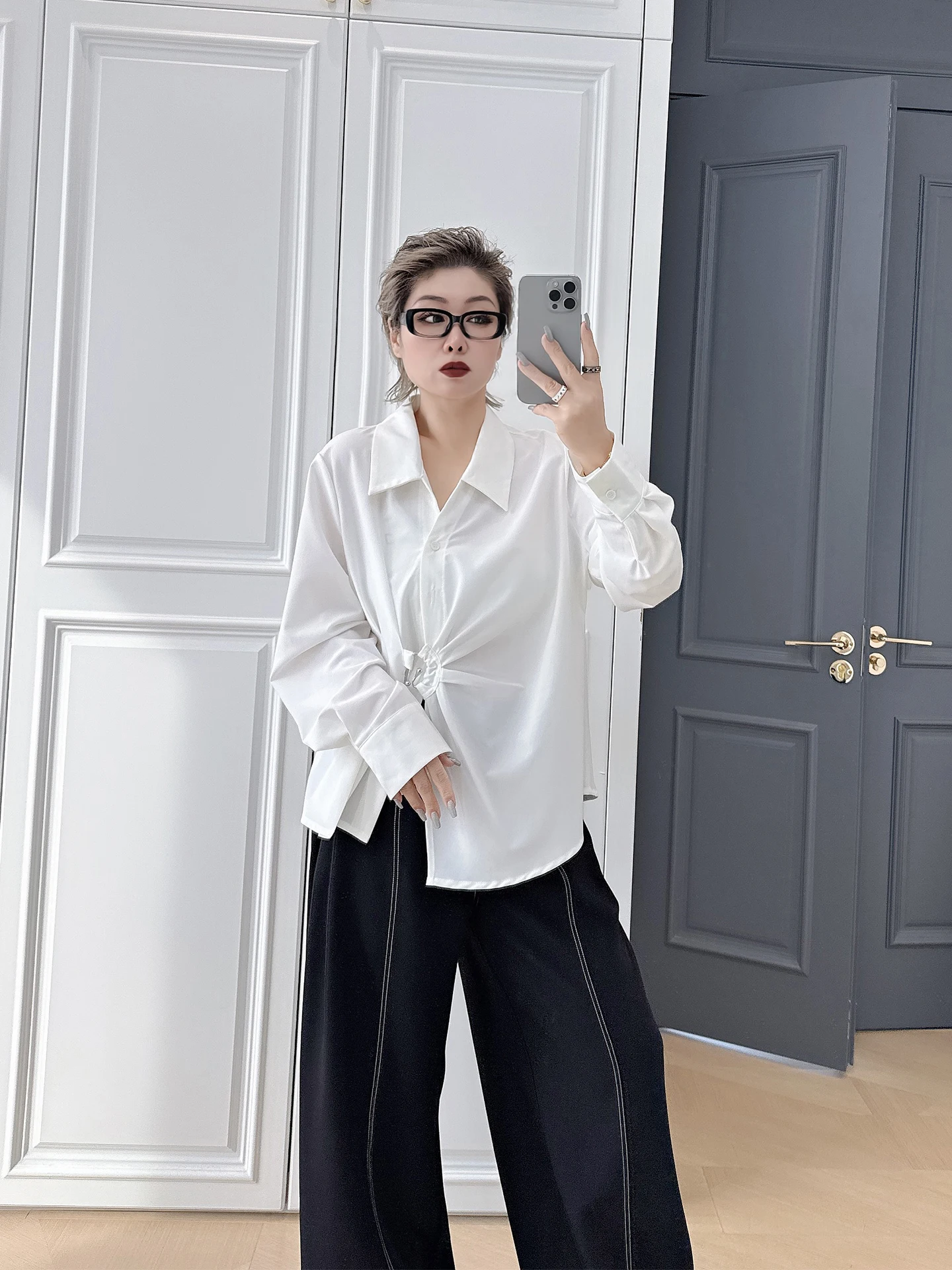 

Женская блузка больших размеров с эффектом похудения, воротником-стойкой и асимметричным дизайном, модный топ для полных женщин, подходящий для повседневной носки.