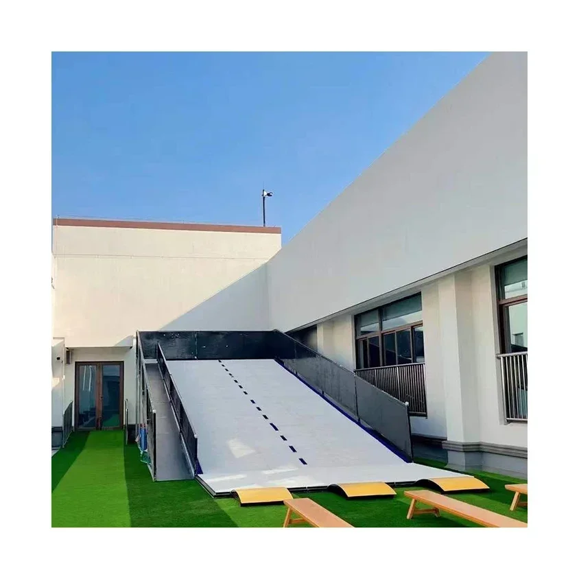 The Wish of Skiing in Four Seasons Has Finally Come True Winter Snow and Summer Training Dry Ski