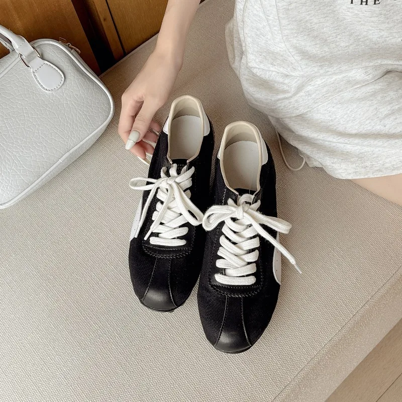 

Cowhide Version Retro Color Training Shoes Women's 2026 New Versatile and Thin Soft Sole Casual Sports Shoes White Sneakers 운동화