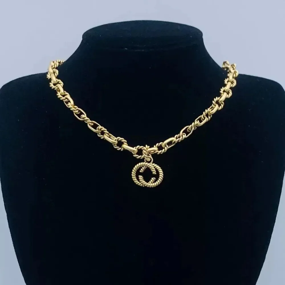 2025 قلادة جديدة كلاسيكية عتيقة مناسبة للنساء