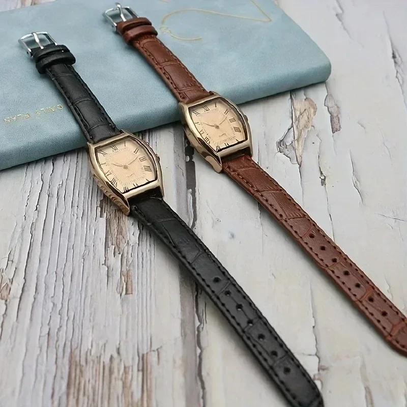 Vintage Pointer Quartz Watch for Women Minimalist Roman Numeral Dial Wristwatch with Leather Watchband Relojes Para Damas