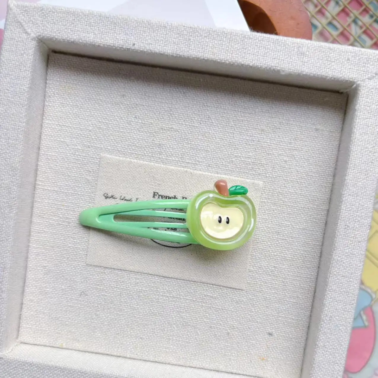 กิ๊บติดผมรูปแอปเปิ้ลน่ารัก 4 ชิ้น สำหรับเด็กผู้หญิง กิ๊บติดผมด้านข้างแบบหวานๆ สำหรับผมแตกปลาย อุปกรณ์เสริมผม กิ๊บ BB  2025