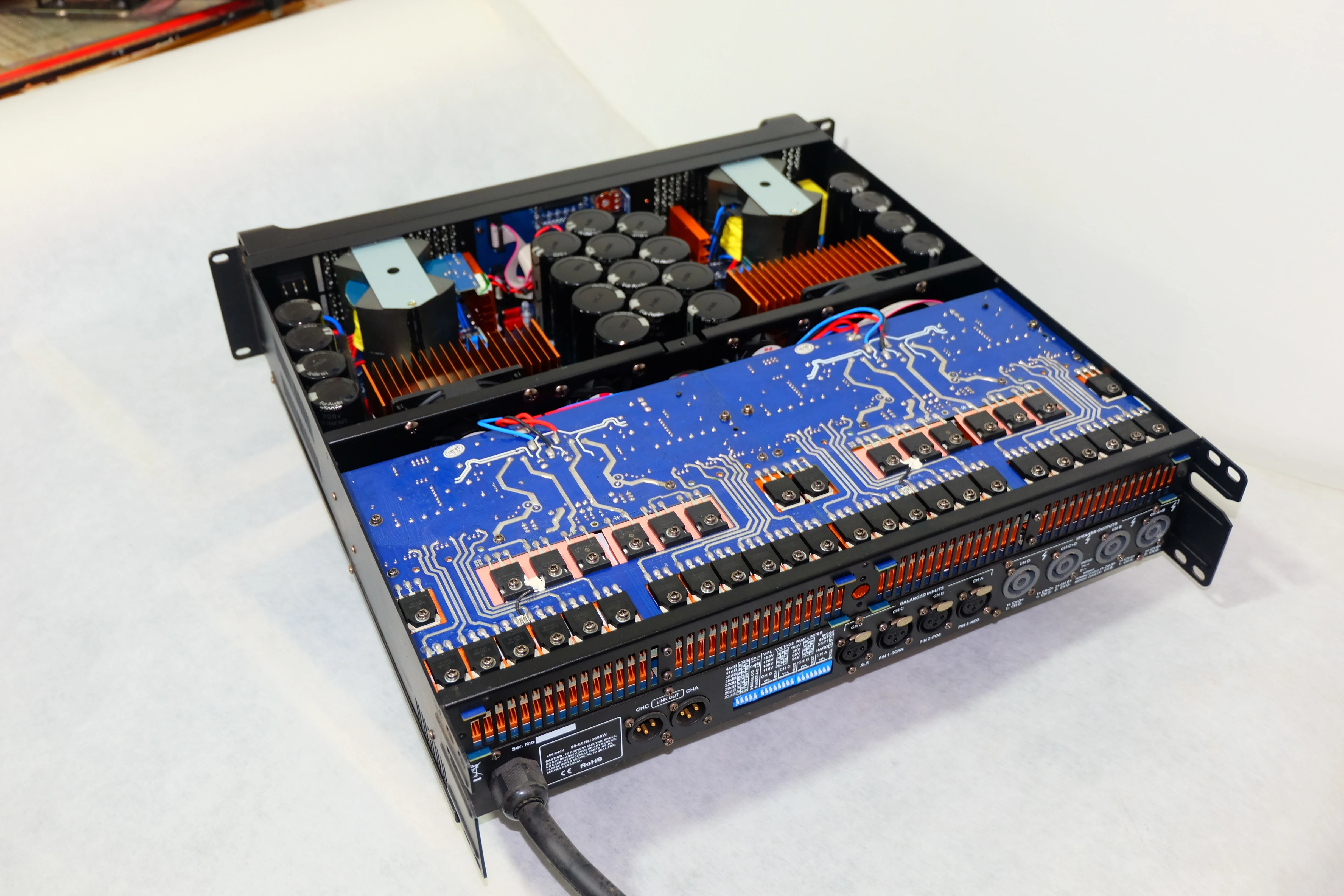 

FP20000Q 4 Channel Class TD Power Amplifier 4×2200W@8Ω 4×4000W@4Ω Professional DJ Line Array Subwoofer Amp Stage Audio Equipment