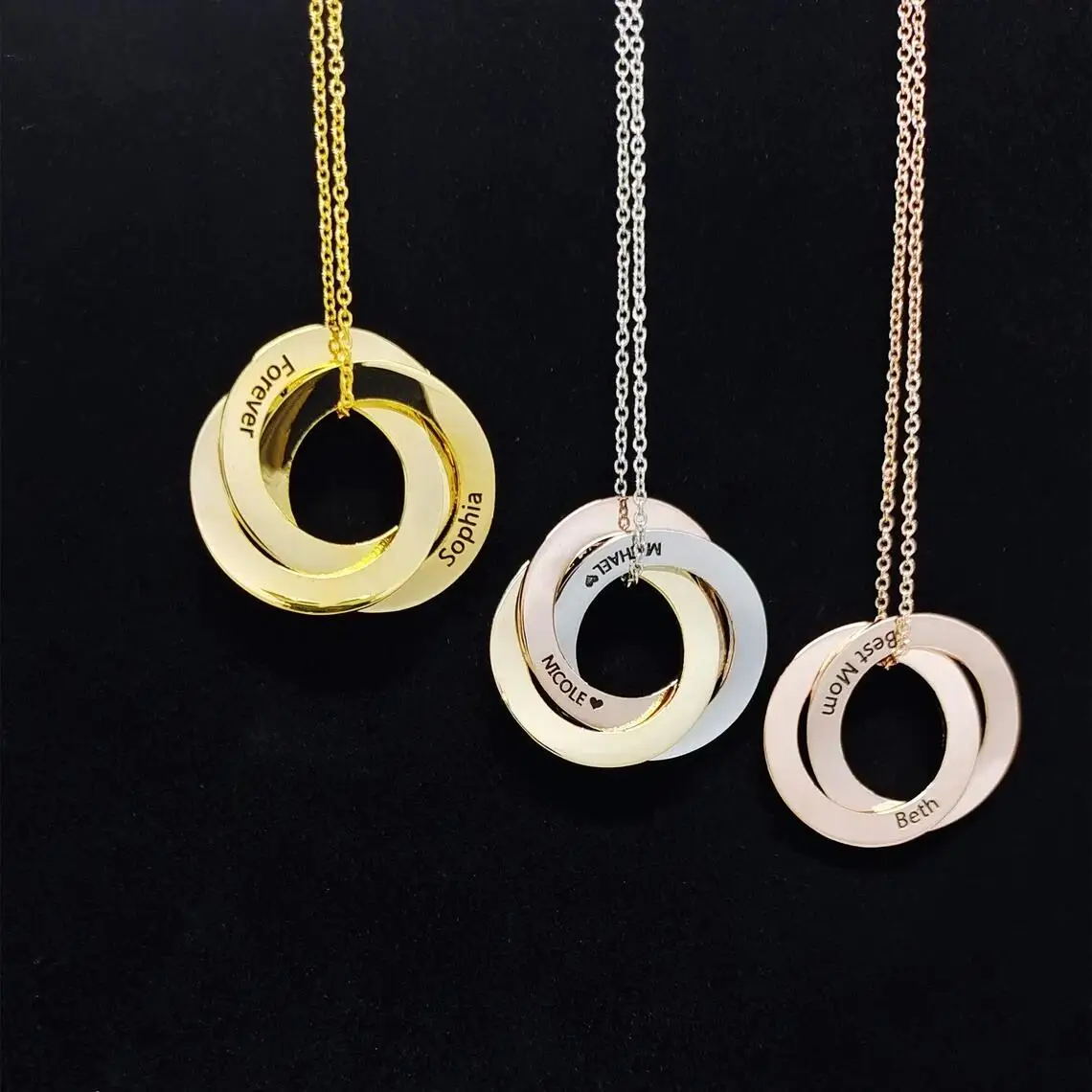 Custom Circle Initial Family Name Personalized Engraved Necklace Linked Circle Stainless Steel Pendant Mothers Gifts for Mom