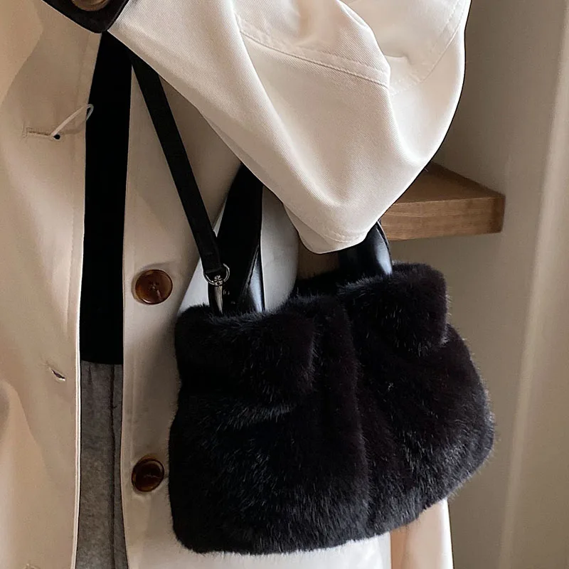 

Solid-colour Simple Handbags Fashionable Fluffy Crossbody Bag Stylish Women's Commuter Phone Purse For Autumn And Winter