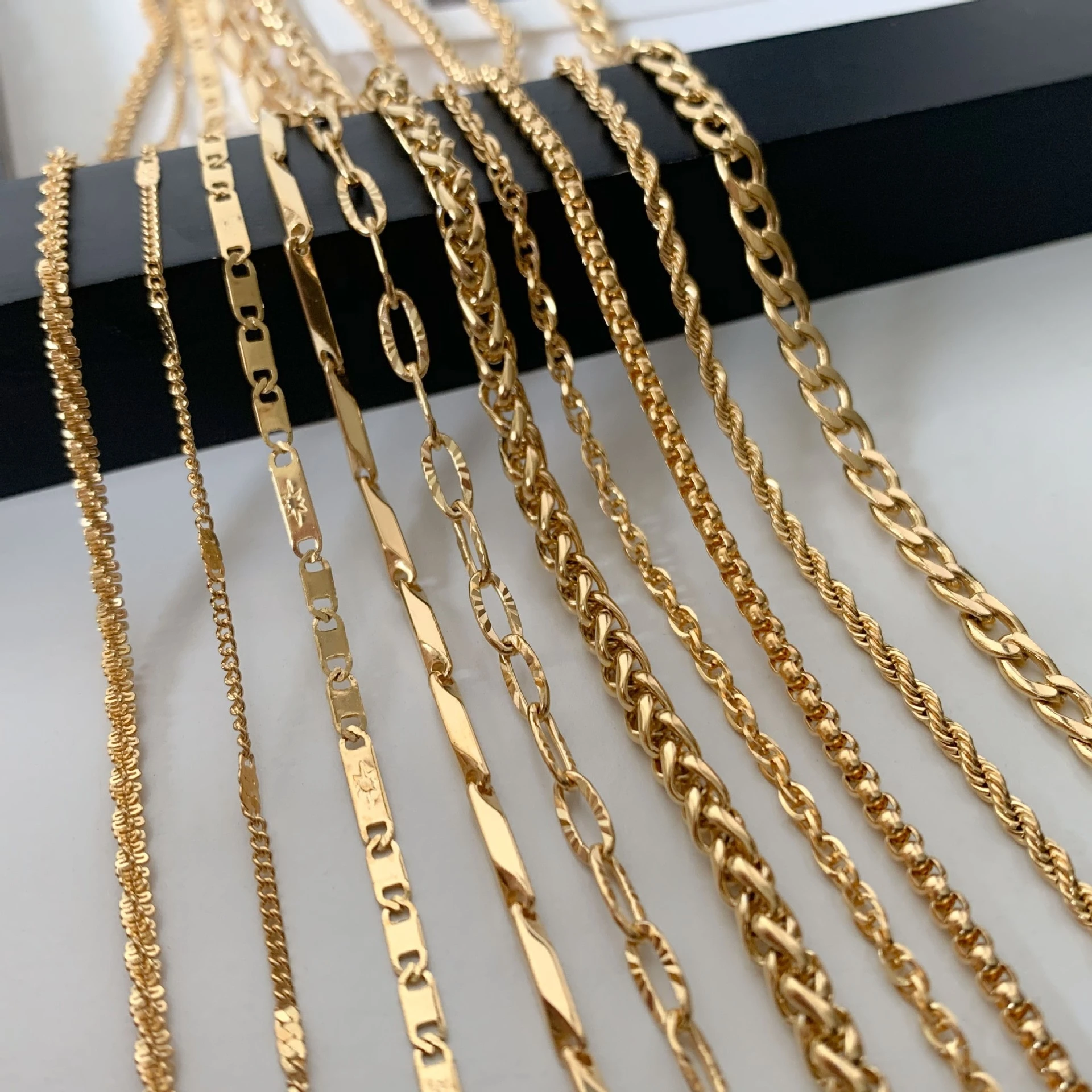 Edelstahl Vergoldete Ketten-Halsketten |   Zierliche Figaro-Gliederkette mit Drehverbindung als Halsband |   Wasserfester Hypoallergener Schmuck für Frauen