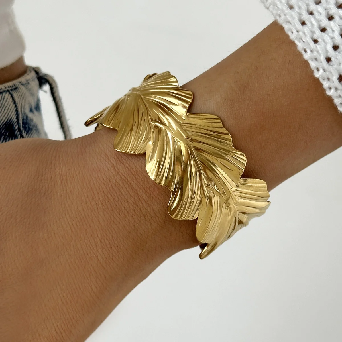 

Vintage Stainless Steel Wide Leaves Bracelets For Women Men Exaggerated Gold Color Plant Tree Leaf Chunky Bangles Punk Jewelry