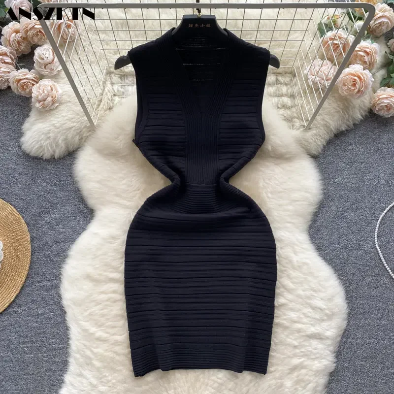 Sleeveless Vest Knitted Skirt Women's Summer Thin V-neck Pressure Pleated Design Sense Of Light Luxury Waist Slim-Fit Bag Buttoc