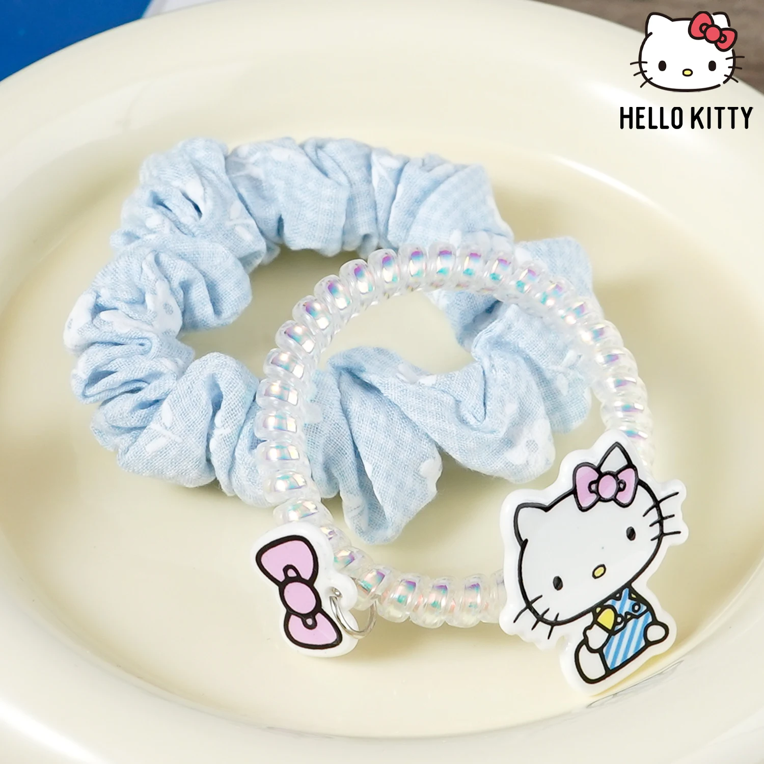 

Набор резинок для волос Hello Kitty Y2K из 2 предметов: металлическая катушка и мягкая синяя резинка для волос, петля для волос в клетку в стиле ретро, дизайн в тон