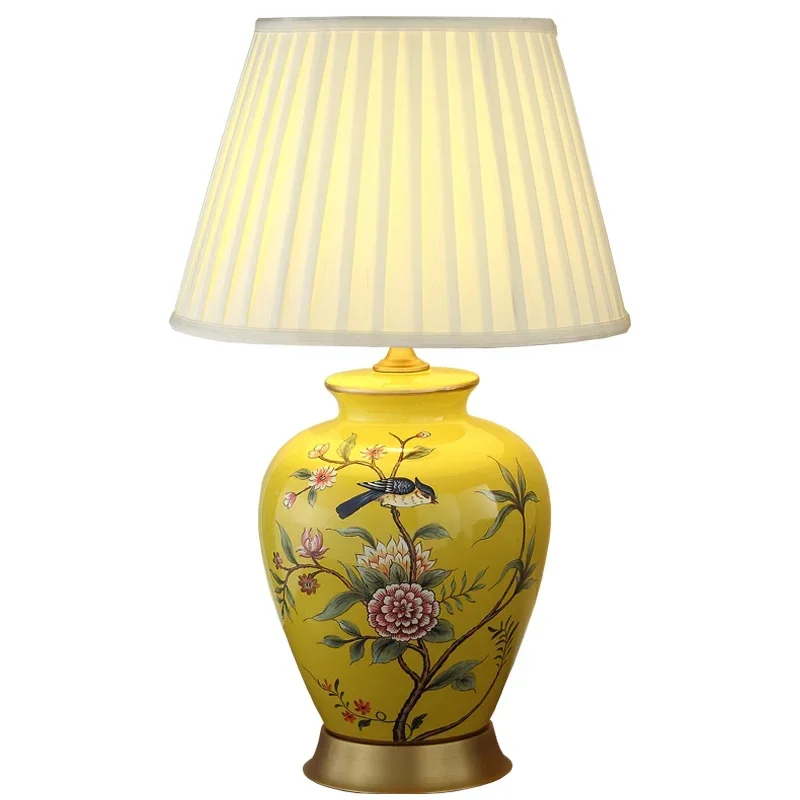 American Jane beauty Chinese yellow creative modern fashion hand-painted ceramic table lamp bright warm light warm bedside lamp.