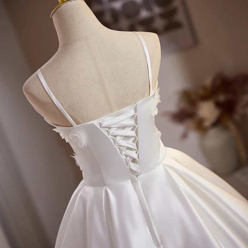 AnXin SH księżniczka biała satynowa sukienka wieczorowa na ramiączkach spaghetti, zdobiona koralikami, kwiatami, kokardą, sznurowana, krótka, szyta na miarę, mała biała sukienka