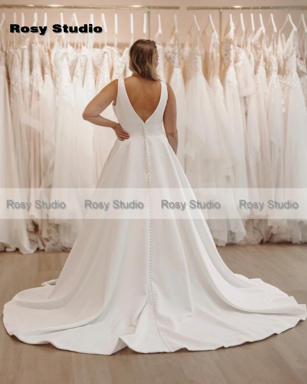 Elegant Satin Plus Size Wedding Gowns Backless Court Train Country Bridal Gown Customized White Ivory Bride Dress Robe de Mariee