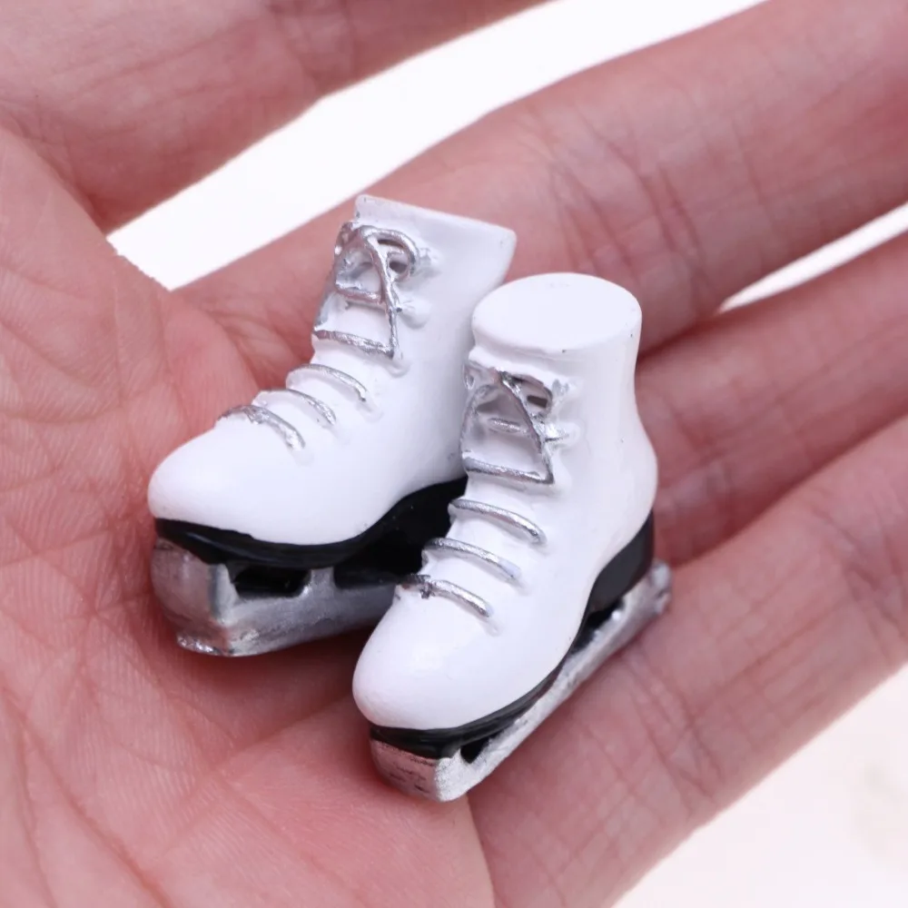 2 pairs New Mini Doll Skating Shoes PVC White Mini Doll Clothes Toy Accessories Cute Dollhouse Miniature for Girls Children