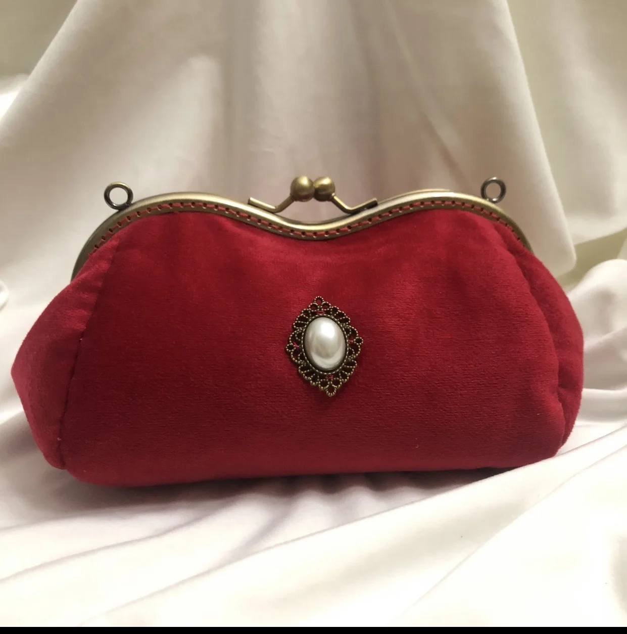 Lost In Vintage Handmade and Retro Velvet Bag with Decorative Pearl Kiss-lock  Evening Bag Clutch Winter Accessories Woven