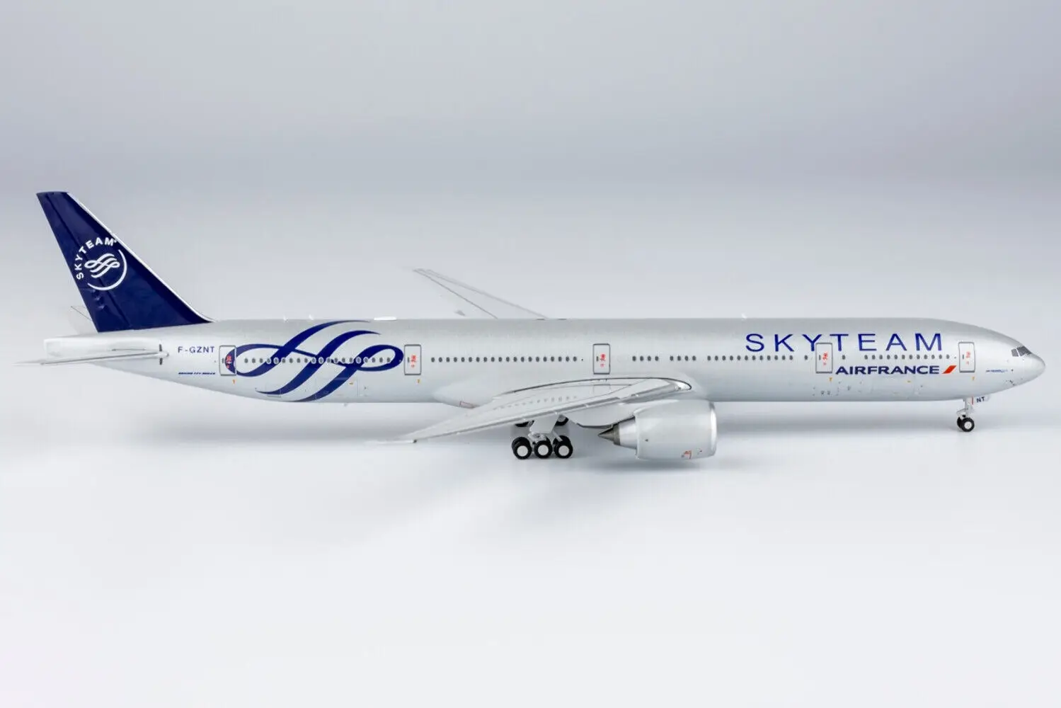 1/400 NG 73019 French B777-300ER aircraft model F-GZNT    Alloy Collection Aircraft Model