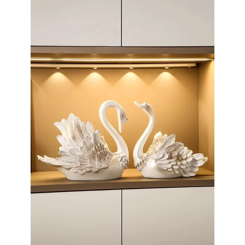 Luxury and luxurious swan wine rack decorations for home, living room, wine cabinet, TV cabinet decoration