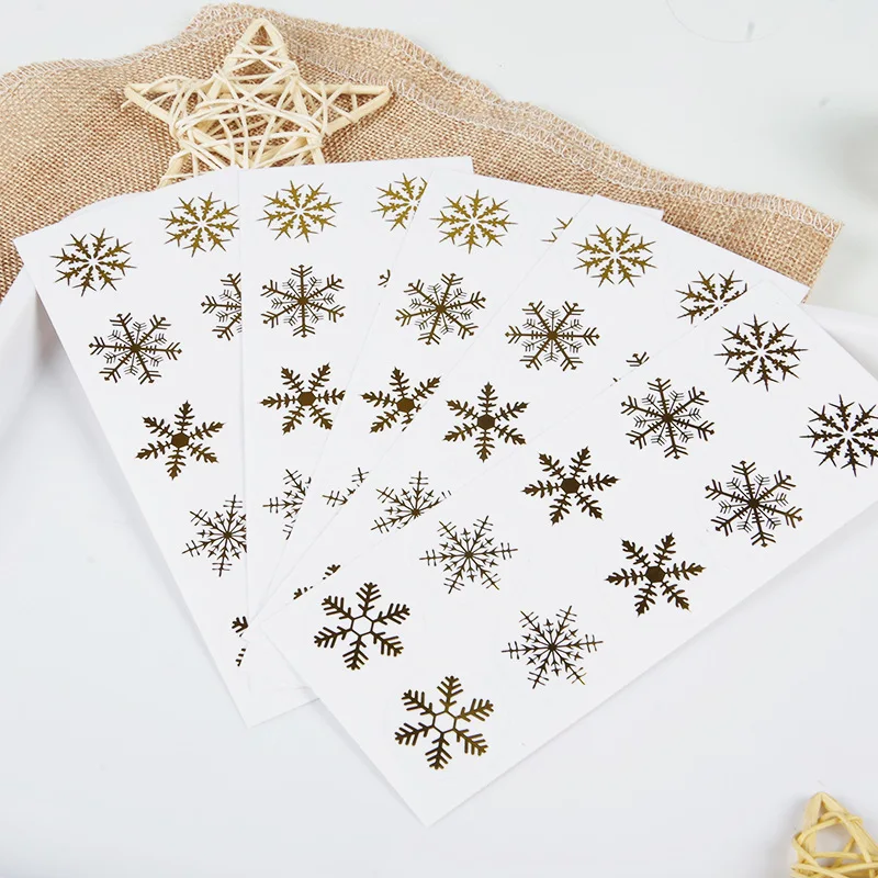 100pcs 2.8cm Gold Snowflake Stickers Clear PVC Sticker Gift Sealing Labels for Christmas Decoration Gift Bags Boxes Seal Label