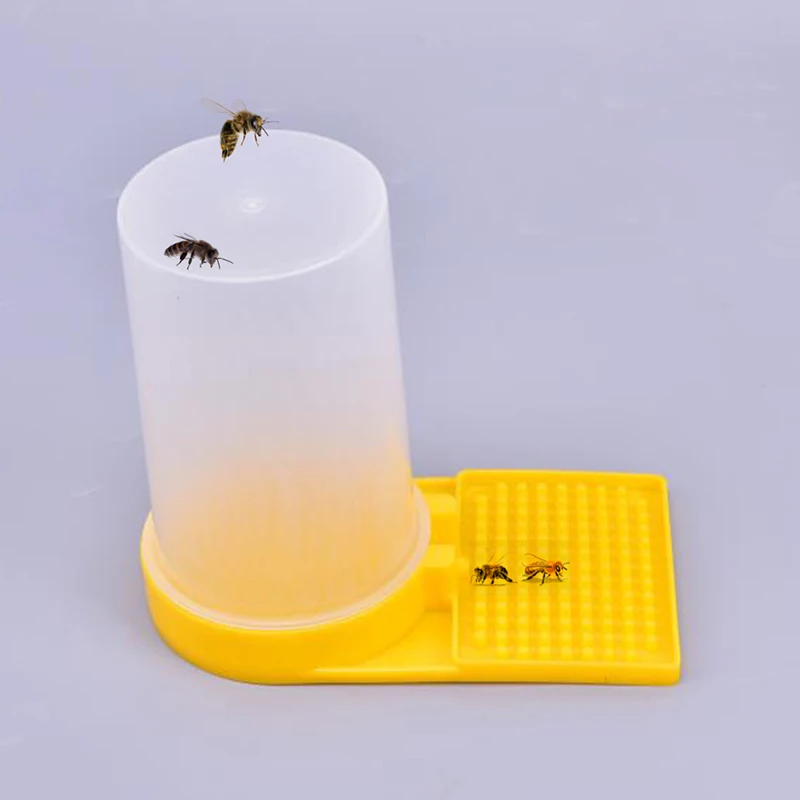 

1PC Beekeeping Beehive Water Feeder Bee Drinking Beekeeper Cup Beekeeper Tools