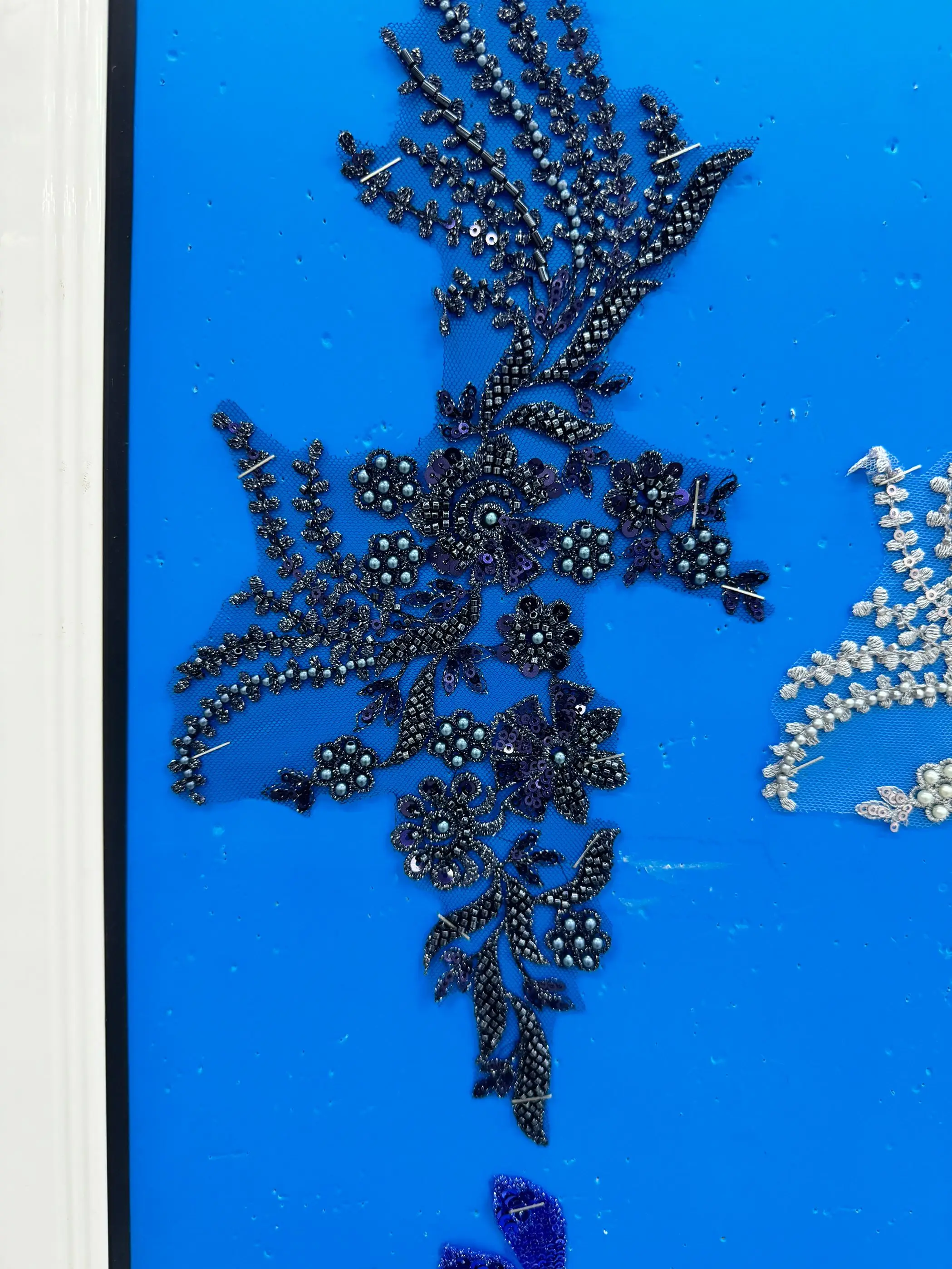 

2 Style Appliqued Pattern DIY Beaded Sequin Dress Accessories Glitter Lace Fabric Trim with Floral Embroidery Material