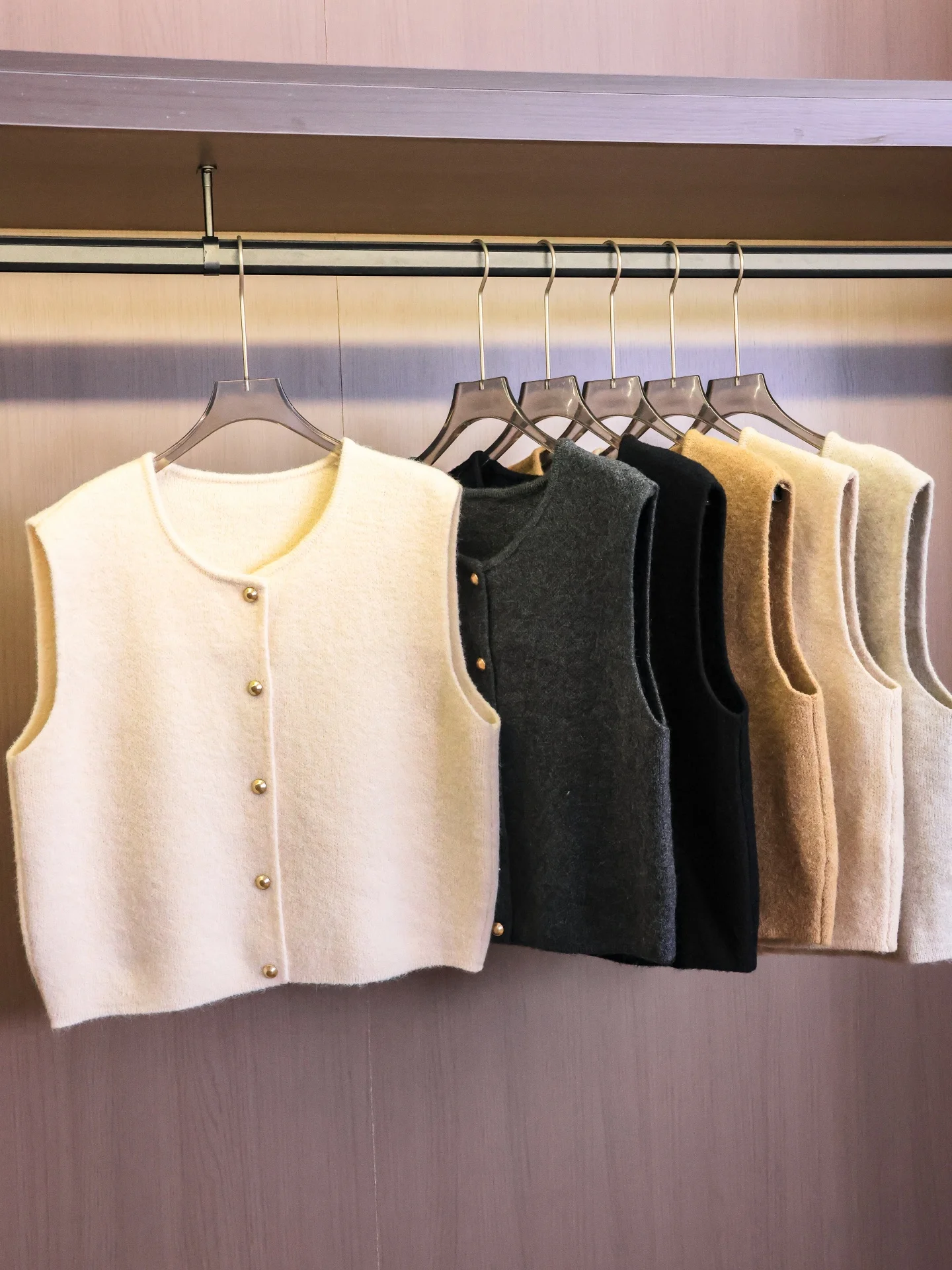 Retro  Color Knitted Sweater Vest with Small Gold Button round Neck Sleeveless Women's Outerwear Fashion Commute Style