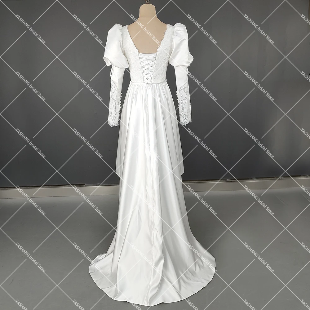 Maßgeschneiderte lange, klassische Brautkleider aus Satin mit Juliet-Ärmeln, quadratischer Ausschnitt, hoch-niedrige Spitze, Quasten, Korsettverschluss, Vintage-Brautkleid