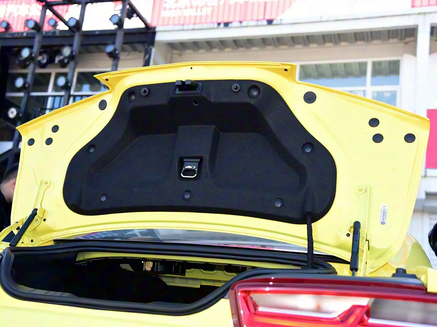 

2PCS Trunk Dampe for 2017-2024 Chevrolet Camaro Coupe 2.0L MK6 Without Spoiler Rear Tailgate Boot Gas Spring Struts Lift Support