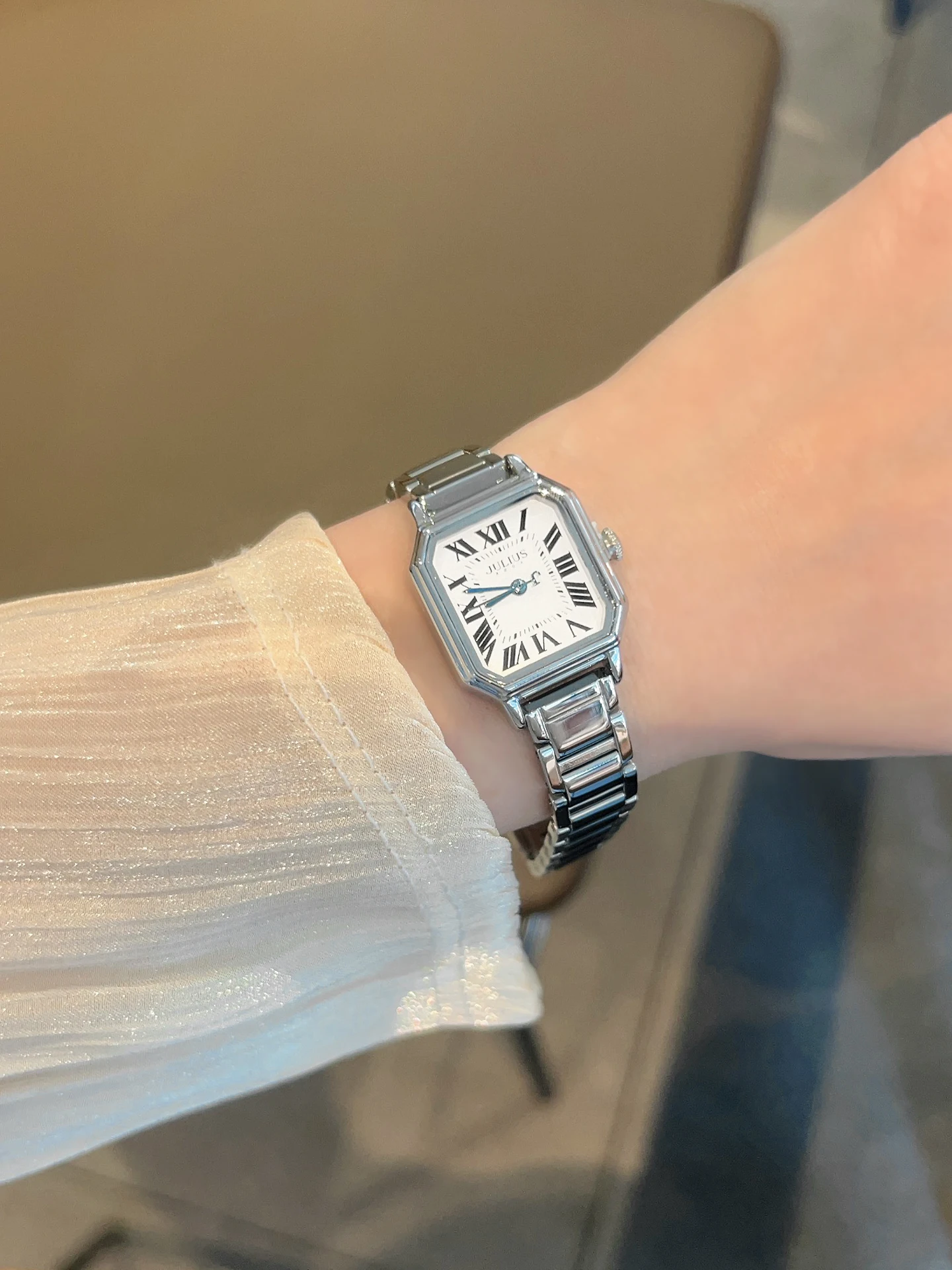 

2025 new square steel band waterproof simple temperament compact trendy ladies quartz watch luxury ladies watch