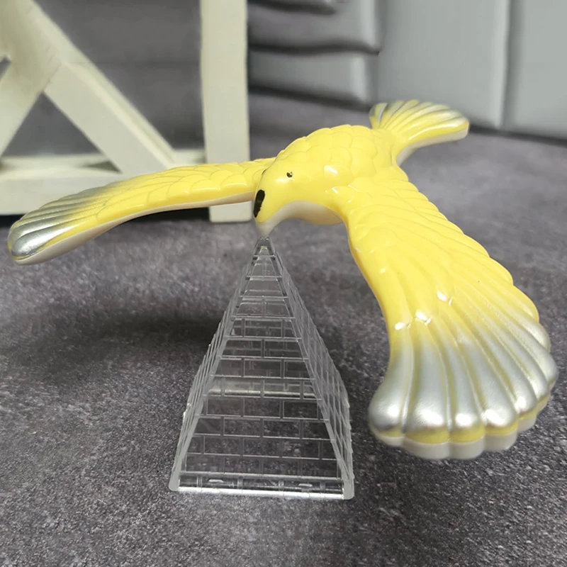Oiseau Équilibrant Sur Le Doigt – Set Pyramide Combinée, Jouet Physique Anti-Stress Pour Bureau, Cadeau Fête Et Décoration (Couleur Aléatoire)
