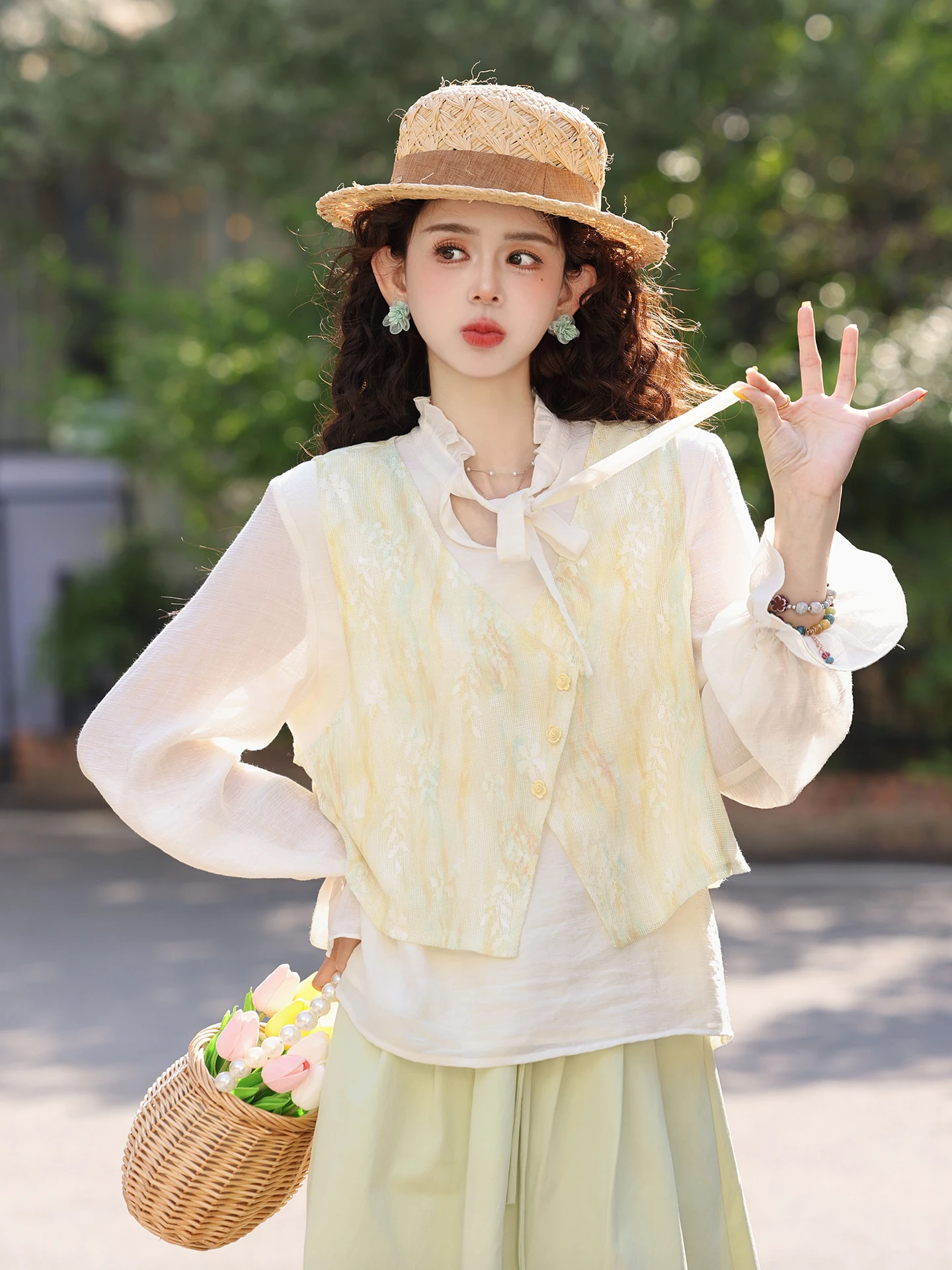 

Модный женский комплект из двух предметов: жилет и рубашка, в стиле Чэнь Цзяцзе, с принтом гинкго, легкий, винтажный, свободного кроя, из полиэфирного волокна, для ранней весны