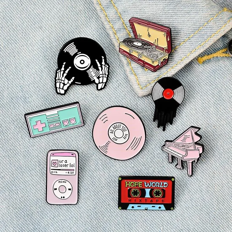 Play Music Enamel Pin Badge Custom MP3 Tape Piano Radio CD Jukebox Phonograph Brooches Lapel pin Jeans shirt Bag Jewelry Gift