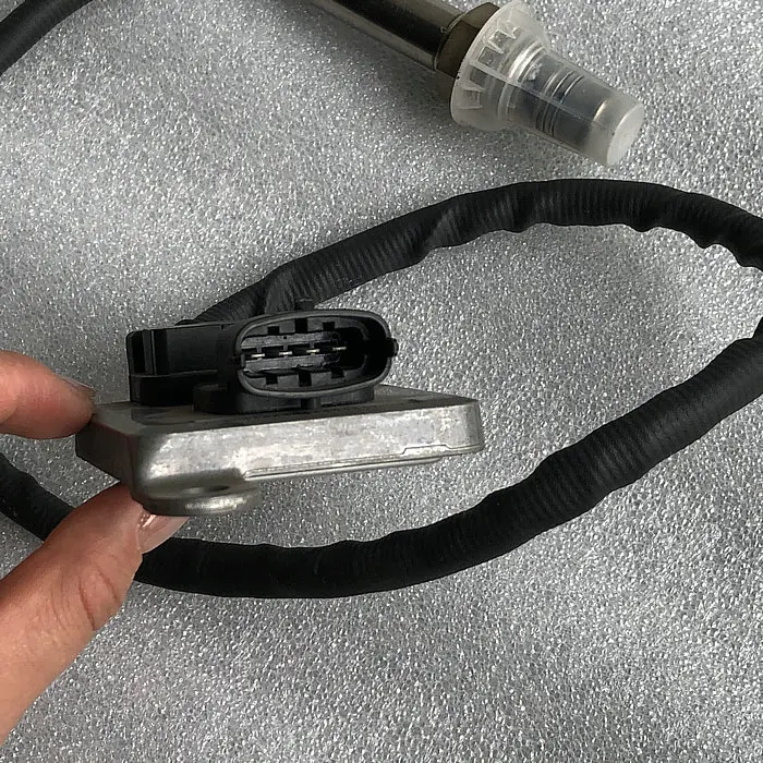 2894939 12V Nitrogen Oxide Sensor for Cummins Engine Parts of Construction Machinery