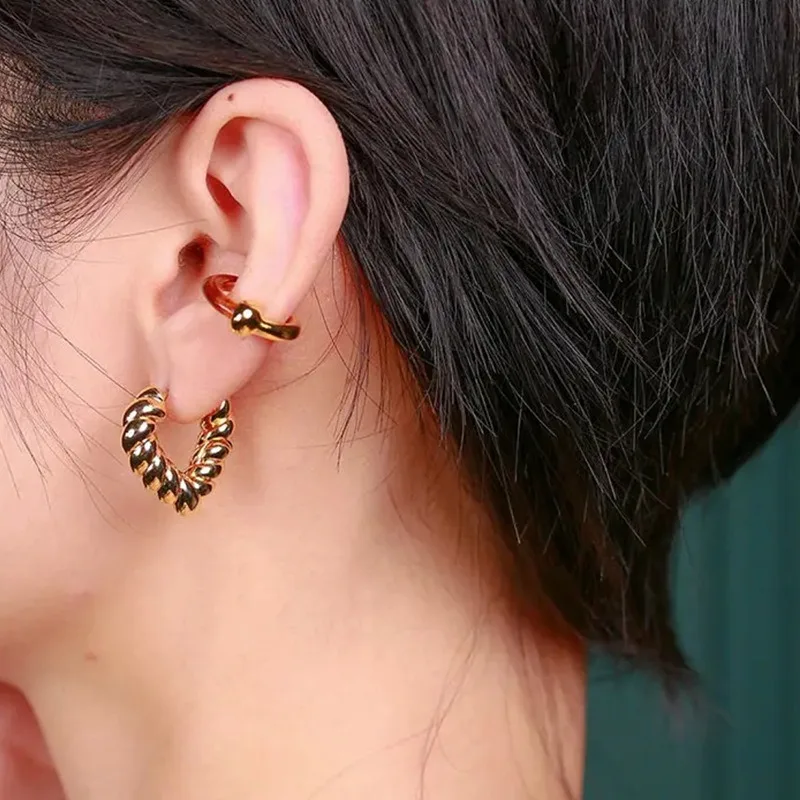 Retro Fashion Hollow Twist Heart Hoop Earrings for Women Charm Simple Gold Color Stainless Steel Hip Hop Rock Jewelry Accessory