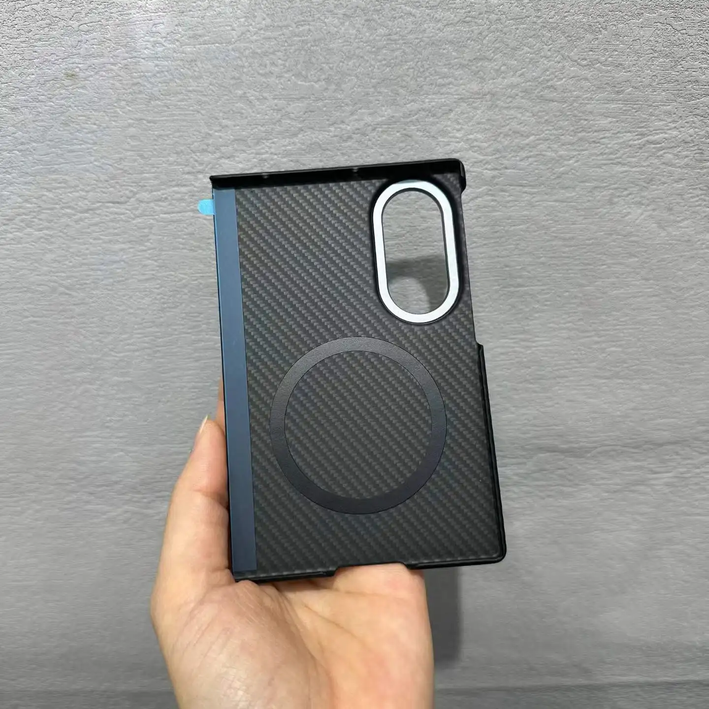 Wysokiej jakości magnetyczne etui PC z włókna węglowego 1500D o wzorze włókna węglowego do Samsung Galaxy Z Fold 8, o wyglądzie kevlaru, z obsługą bezprzewodowego ładowania. — zdjęcie produktu 6