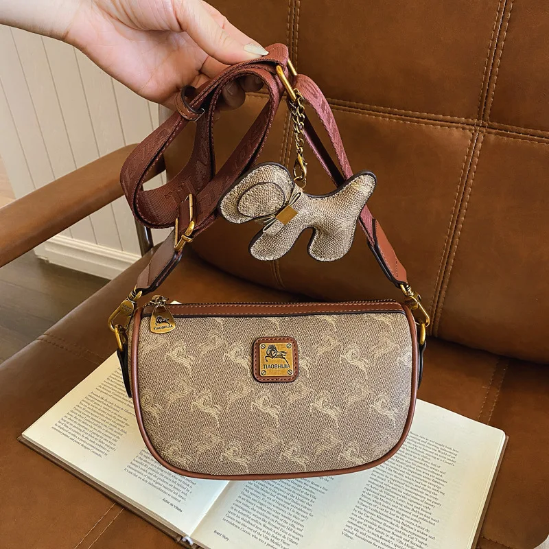 

Classic style, high-end texture, elegant and fashionable crossbody bag with an underarm strap for women
