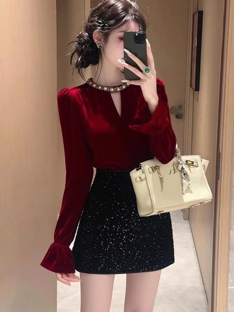 

Elegant Vintage Hepburn Style Women's Slim Fit Velvet Base Shirt Autumn Winter Bell Sleeve Versatile Beautiful Top