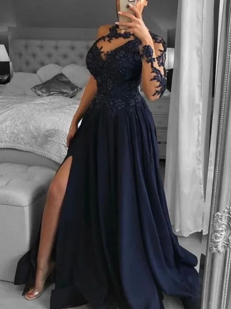 น้ําเงินลูกไม้ชีฟองชุดราตรีด้านหน้าแยกสายAppliquesอัญมณีคอSheerแขนยาวชุดราตรีที่กําหนดเอง