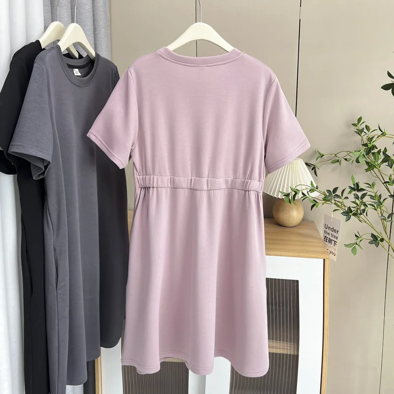 ฤดูร้อนใหม่ผู้หญิงขนาดบวกสวมใส่ 100 กก. เรียบง่ายและลําลองความยาวกลางเอวยางยืดแขนสั้นชุด