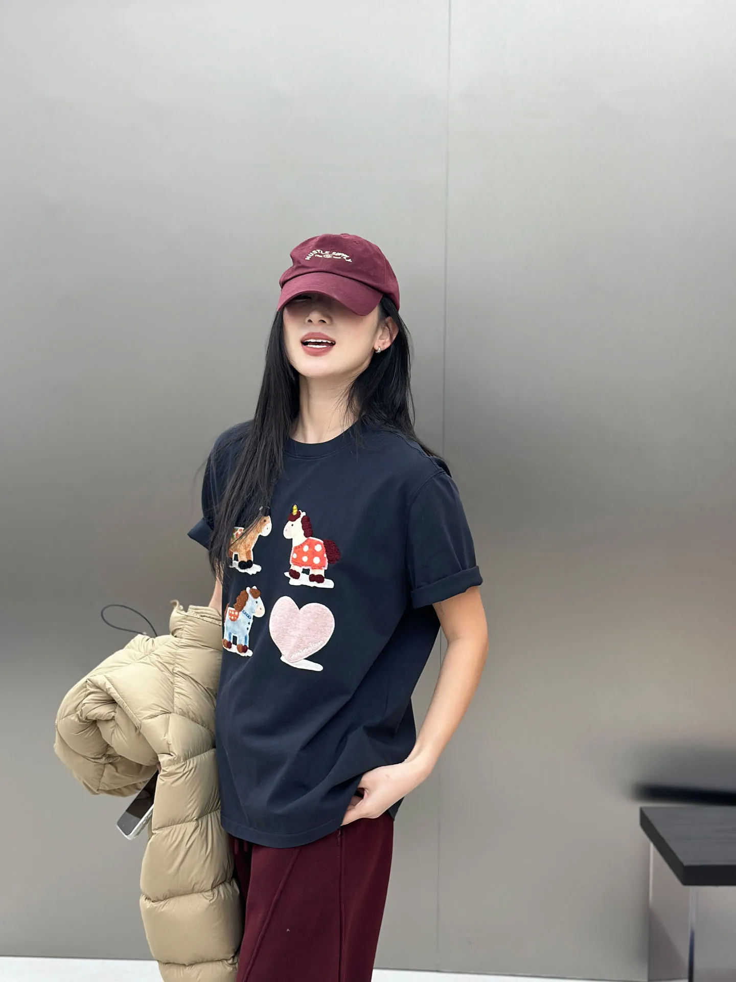 

Повседневная хлопковая футболка с вышивкой из вельвета, женская универсальная футболка для отдыха, с круглым вырезом, низкой талией, прямого кроя...