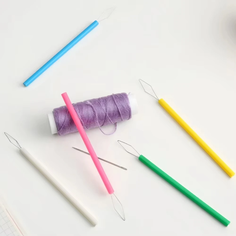 Suitable for Beadwork and Handicrafts 5‑Piece Essential Plastic Threading Tool Set for Sewing - A Convenient Sewing Tool