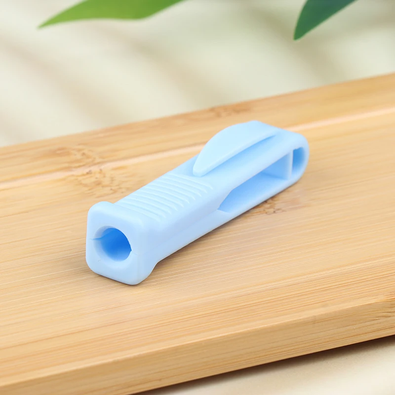 Eco-Conscious Ampoule Opener: Durable & Reusable Medical Tool - usage example