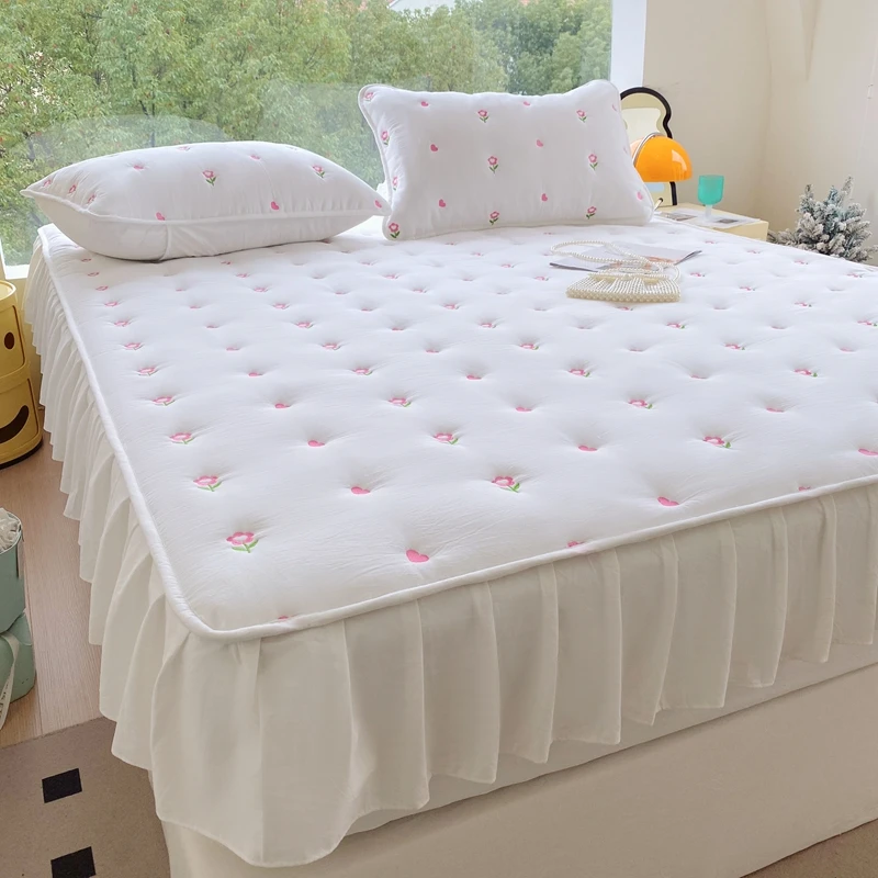 

AI WINSURE Embroidered Heart Mattress Cover Queen Quilted Bed Cover King Size Soybean Fiber Cotton Fitted Sheet 3PCS